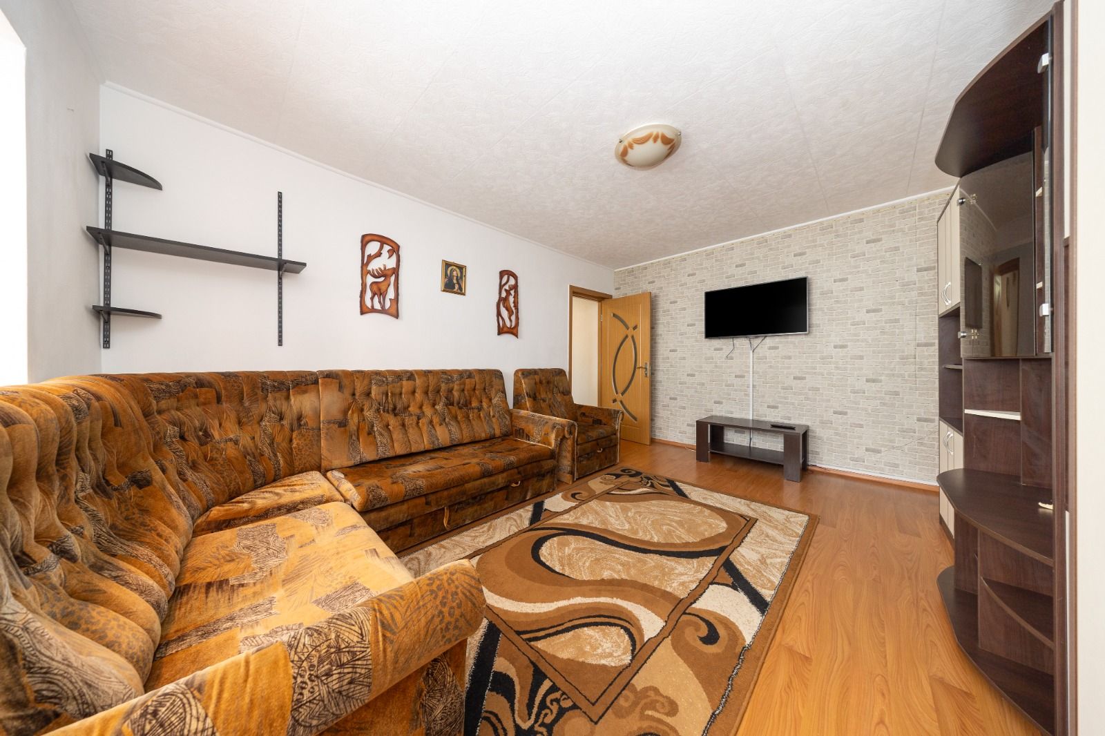 COMISION 0% | 3 CAMERE DECOMANDAT | 2 PARCĂRI | TRACTORUL RMX192750 - Poză 2