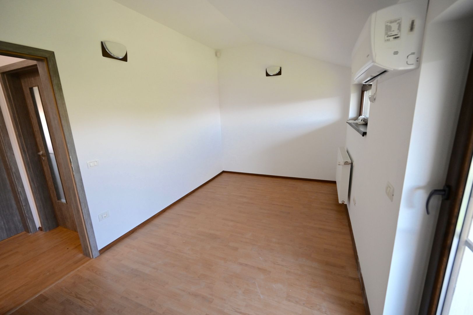 Casă / Vilă cu 4 camere de închiriat în zona Aradului - Poză 6