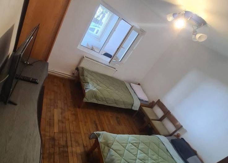 🏠 Vând apartament 2 camere (transformat în 3) - Poză 1