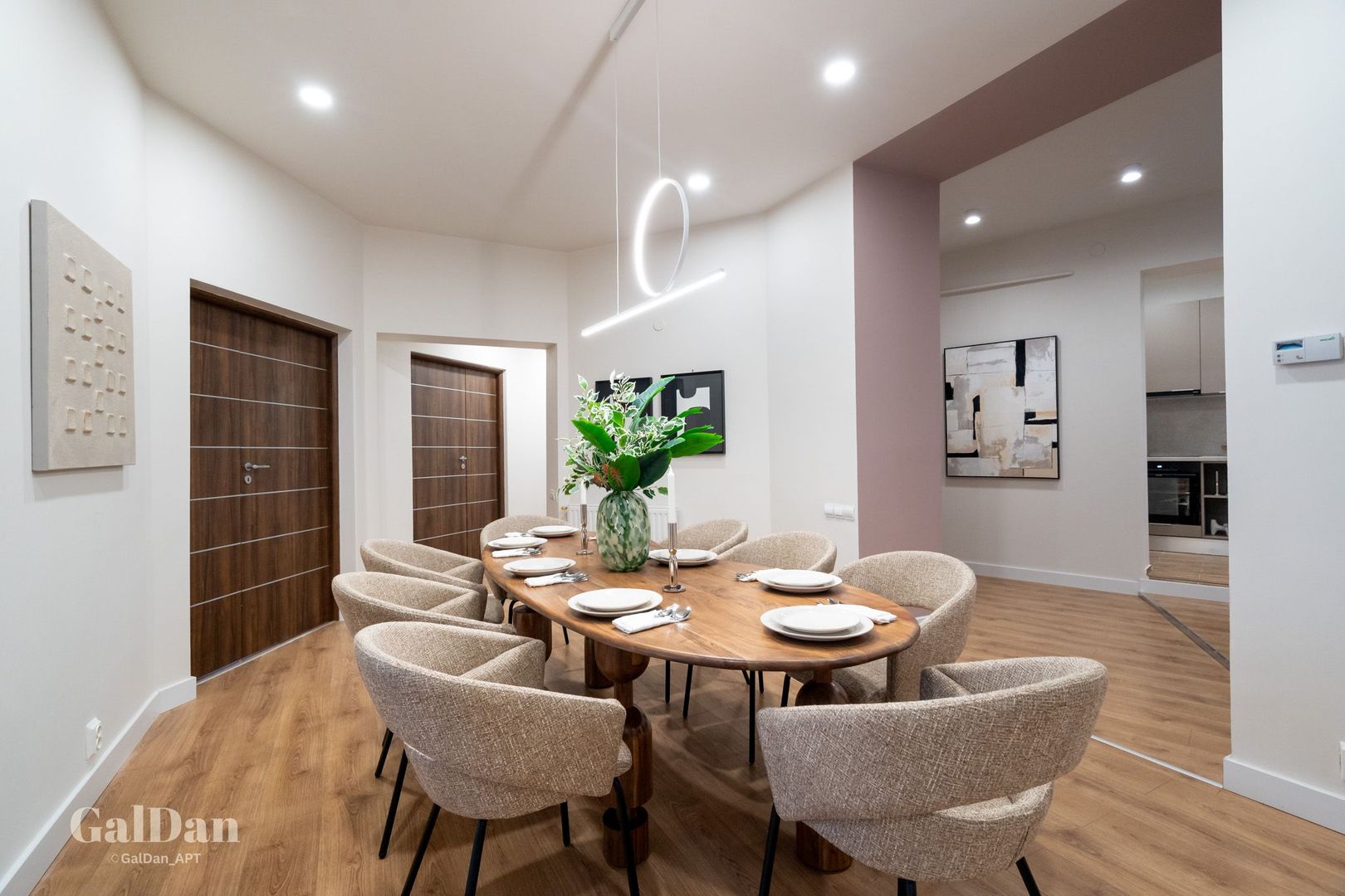 Apartament Premium cu 4 Camere | Ultracentral | GalDan Apartments - Poză 1