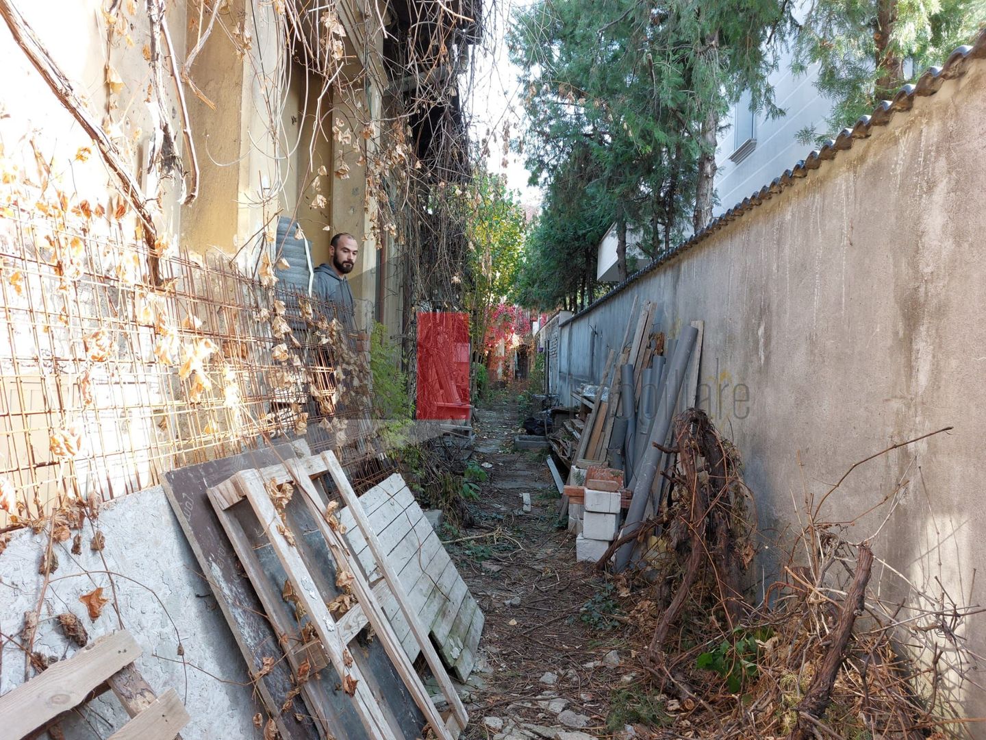 Casa "SARRERA" singur curte, multiple posibilitati, birou/comercial/rezidential - Poză 9