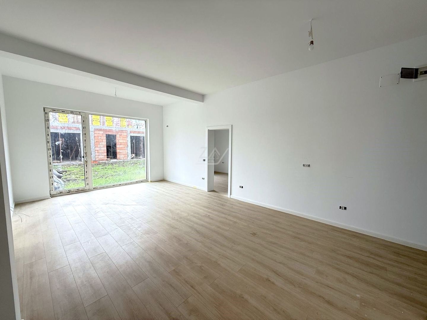 Bloc finalizat. Gradina proprie 25 mp. Loc de parcare. - Poză 2