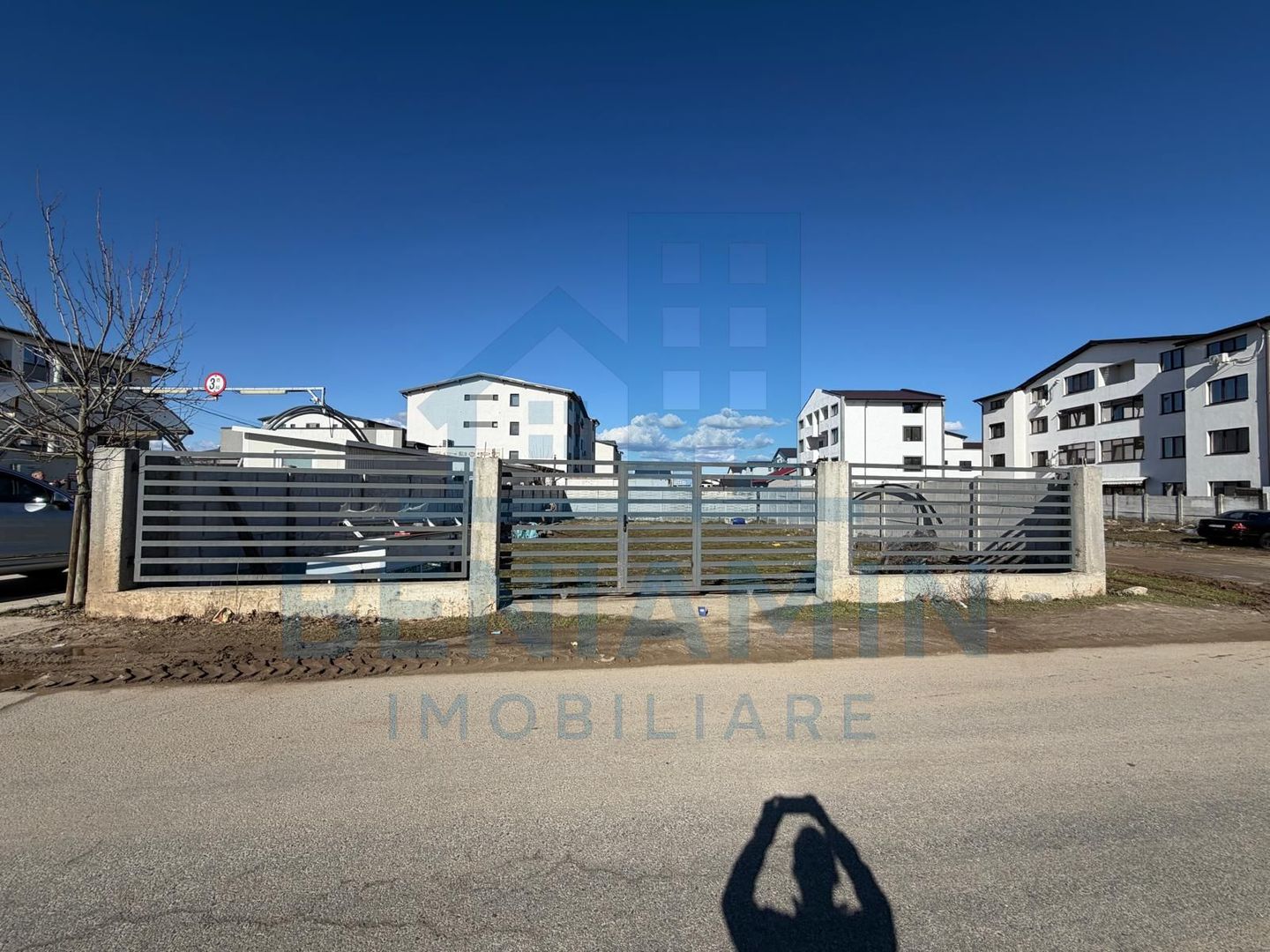 Teren intravilan 350mp-Toate utilitatile-Pozitie excelenta - Poză 1