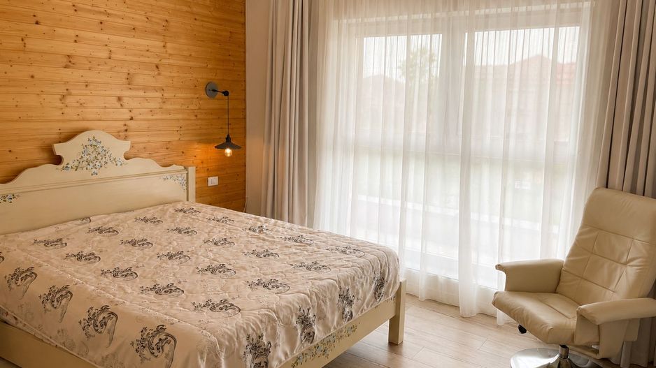 VILĂ DE EXCEPȚIE CU PISCINĂ ȘI GRĂDINĂ DE 1.385 MP | MOGOȘOAIA - Poză 20