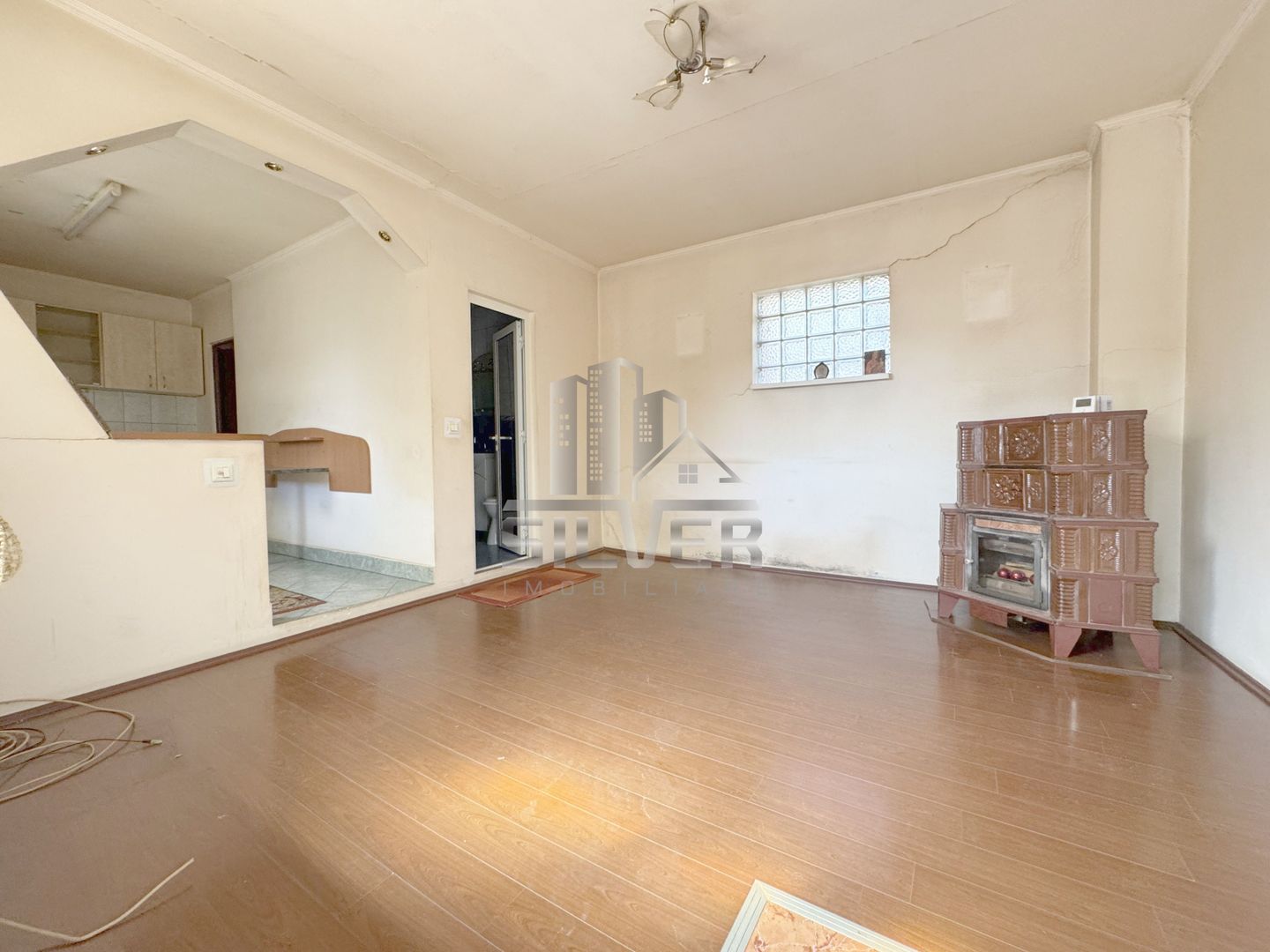 Casa cu curte comuna la 5 minute de Vivo! - Poză 9