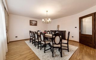 Vilă cu 7 camere de vânzare în zona Central - Poză 5
