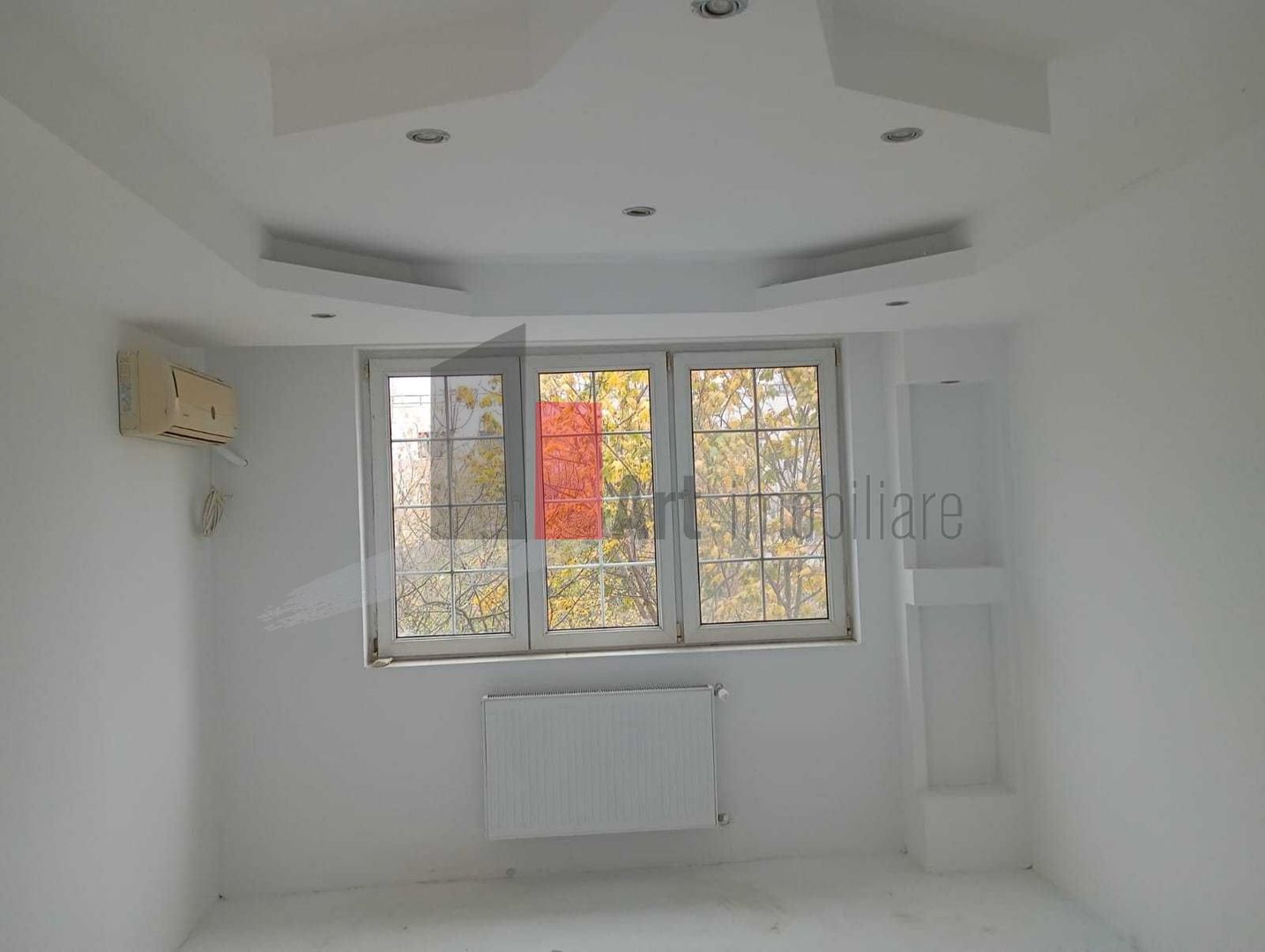 Apartament 2 camere, necesita renovare - Poză 1