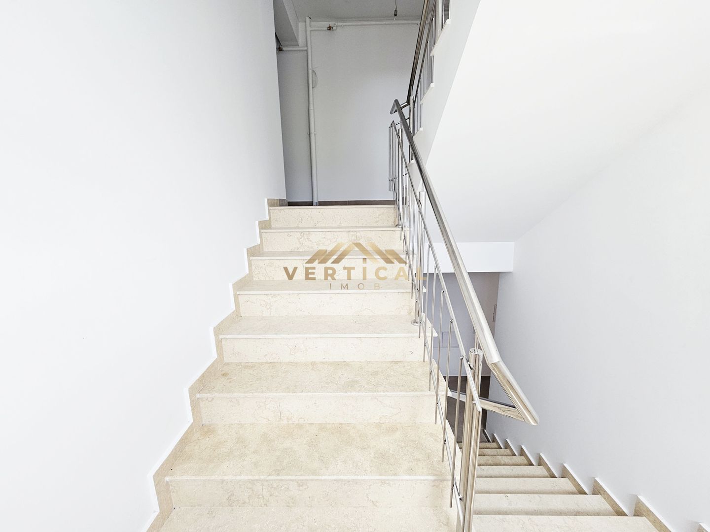 Apartament cu 2 camere cu balcon si grădină proprie - com Berceni - Poză 3