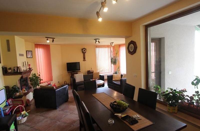 Casă / Vilă cu 9 camere de vânzare în zona Bogdanestilor - Poză 1