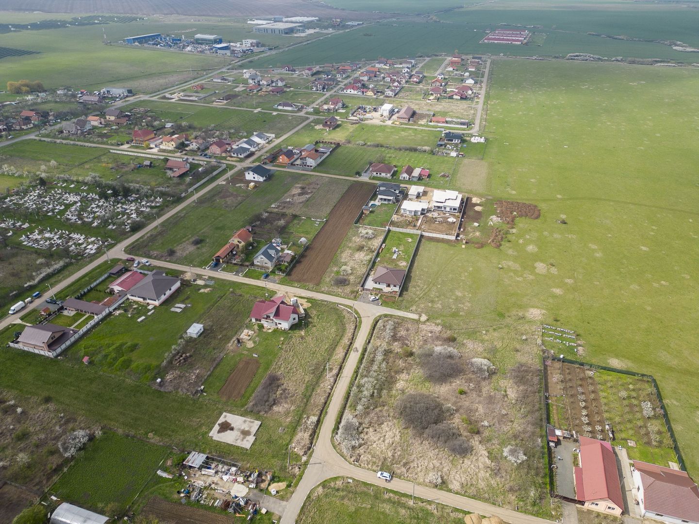 Teren intravilan cu fundație in Frumuseni - Poză 3