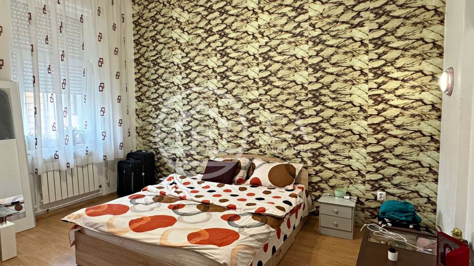 Apartament de vânzare la curte comună în zona Ultracentrală, Oradea - Poză 1