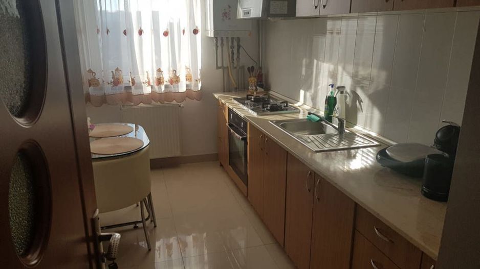 Proprietar vind apartament 4 camere sector 2 București - Poză 2
