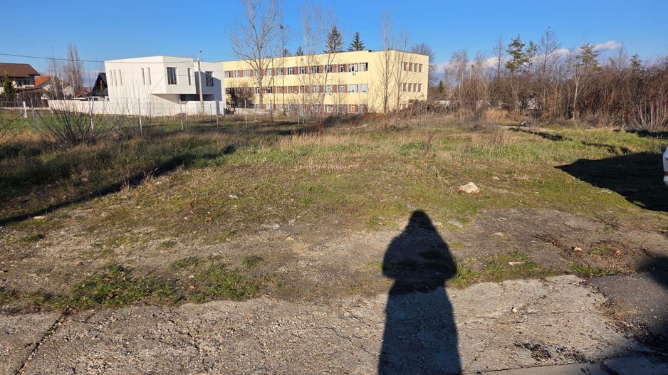 Teren intravilan de vanzare Capitan Cutui - PItesti - Poză 1
