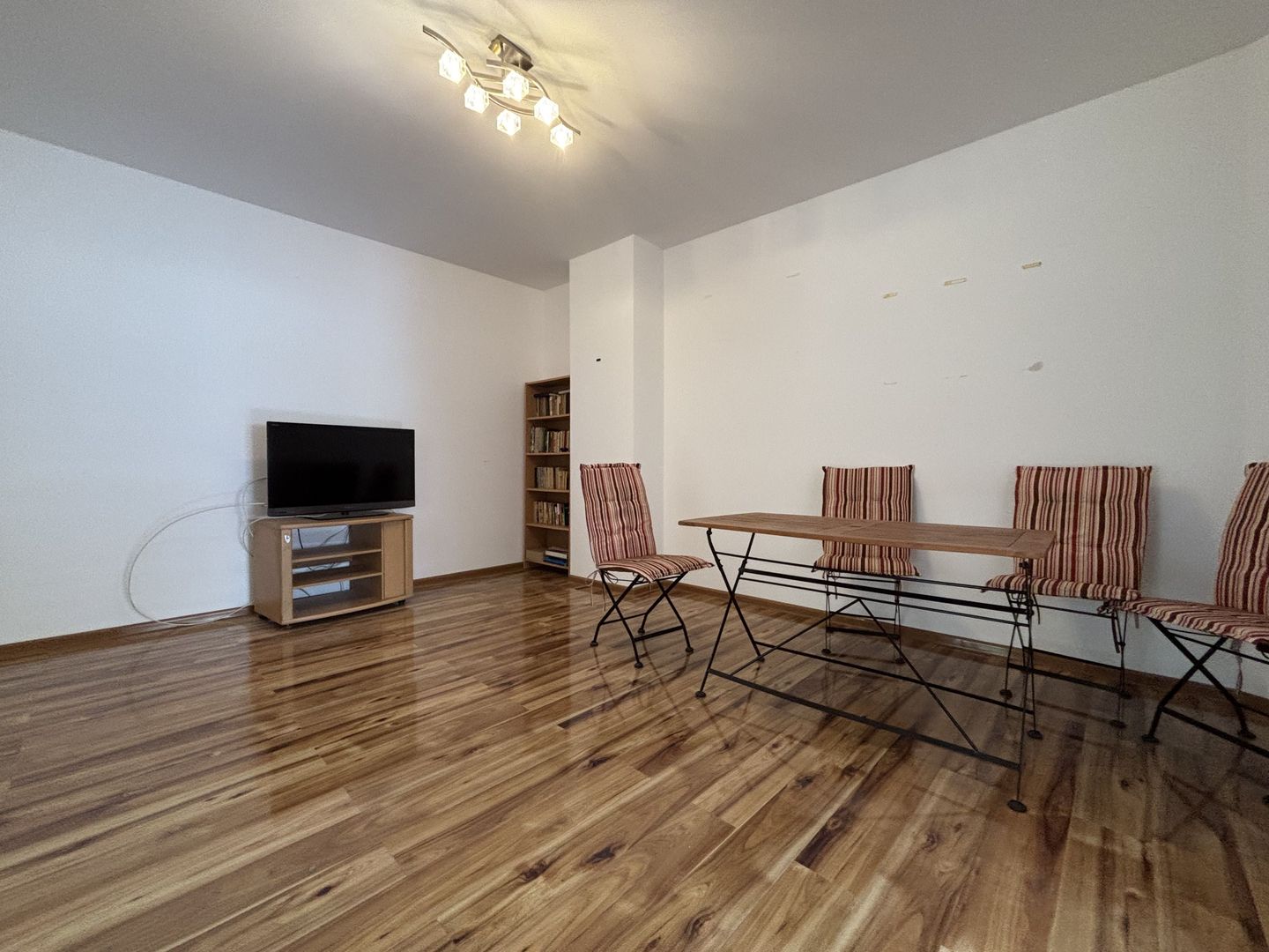 VILA | 2 CAMERE | CURTE - Poză 8