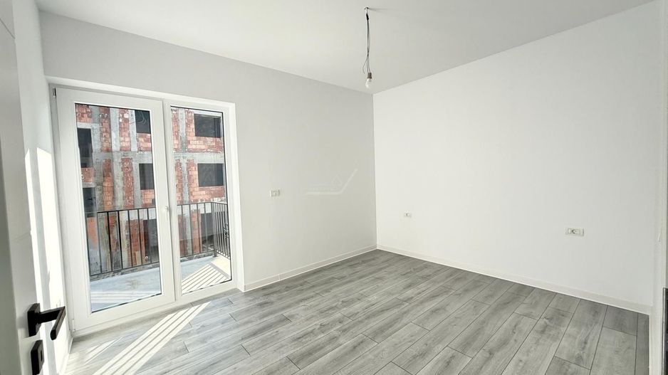 Disponibil imediat. Etaj 1. Bucatarie inchisa. Loc de parcare. Drum asfaltat. - Poză 7