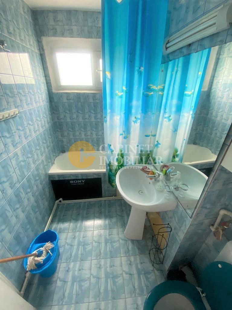Etaj 3 apartament cu 3 camere zona Pod Ros - Poză 4