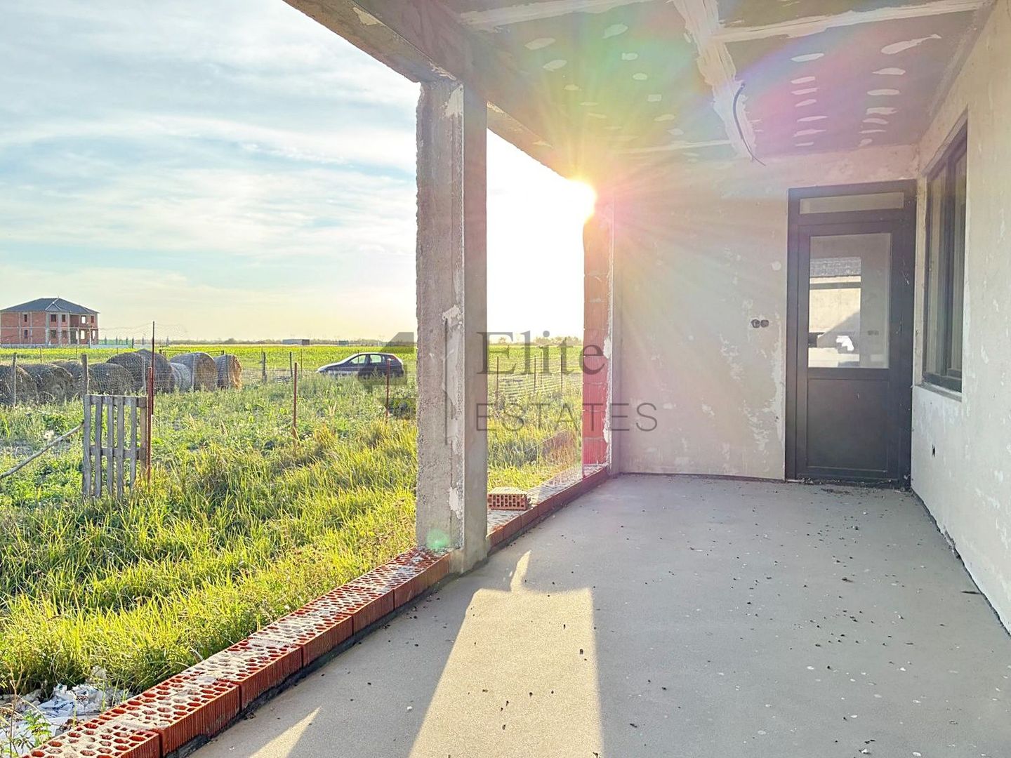 Casa cu 4 camere de vanzare in Cihei - Poză 3