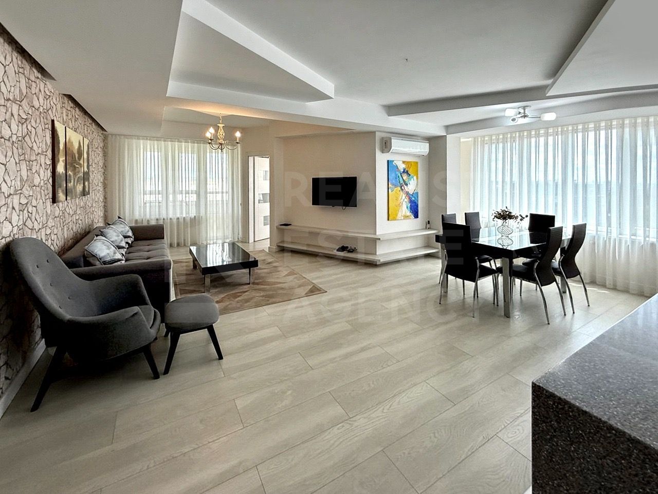 Chirie, apartament, 3 camere + living, strada București, Centru - Poză 5