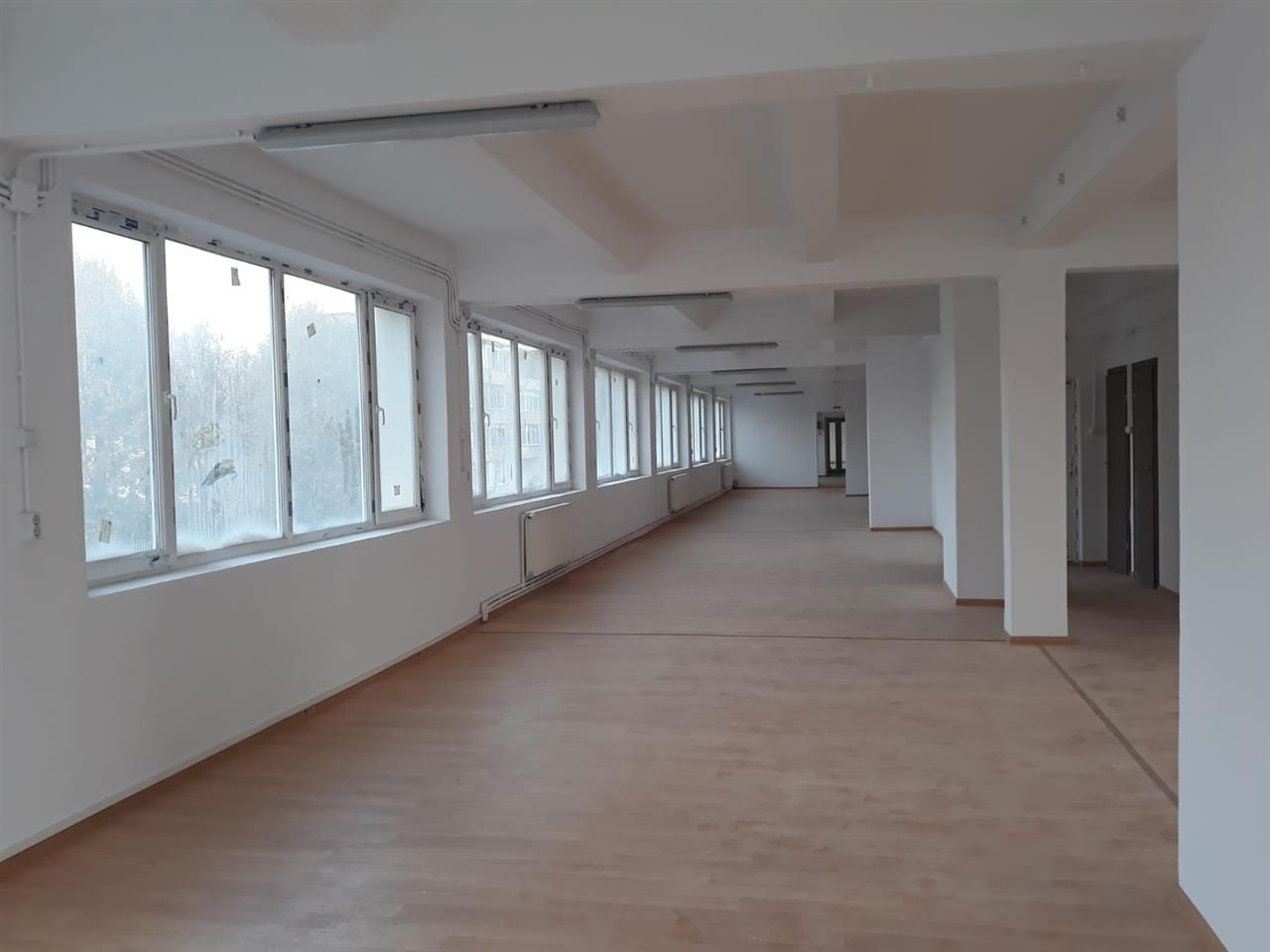 Incepe afacarea ta prospera in unul din aceste Spatii comerciale, Tractorul - Poză 4