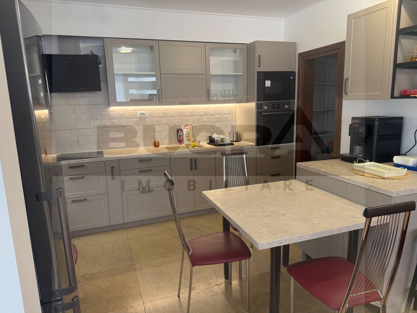 Casa premium 5 camere, teren 485 mp, garaj, zona Republicii - Poză 2