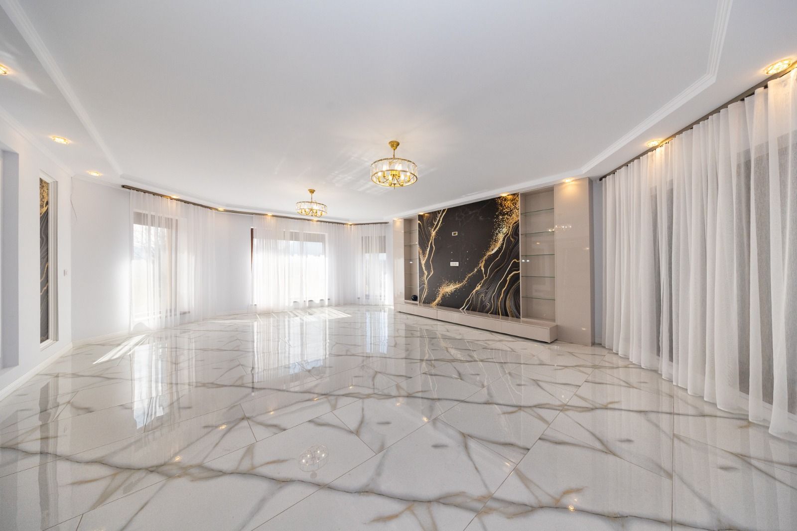 Casa 6 dormitoare+4 bai -1500 mp teren-Sacele - Poză 2