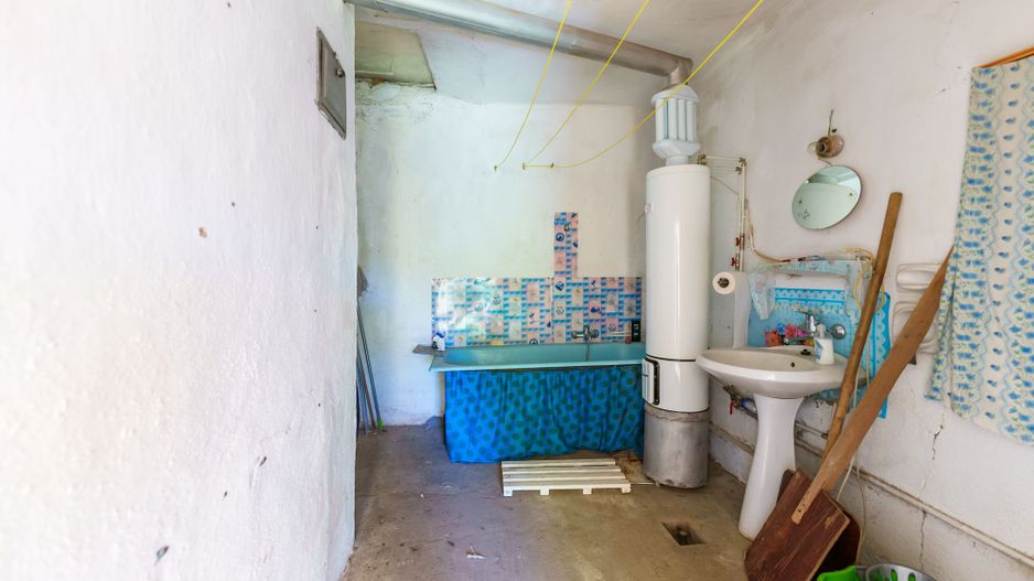 Casă cu potențial în Iratoș - Poză 22