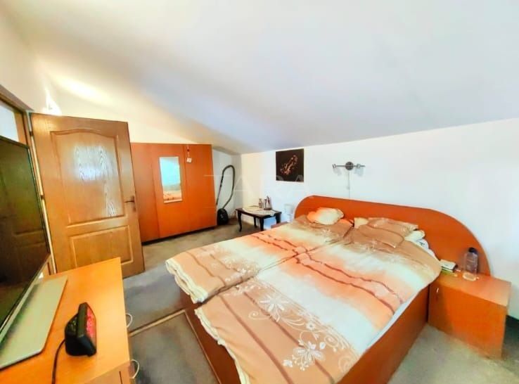 Apartament cu 3 camere în Plopilor, spațiu generos, lumină și liniște. - Poză 5