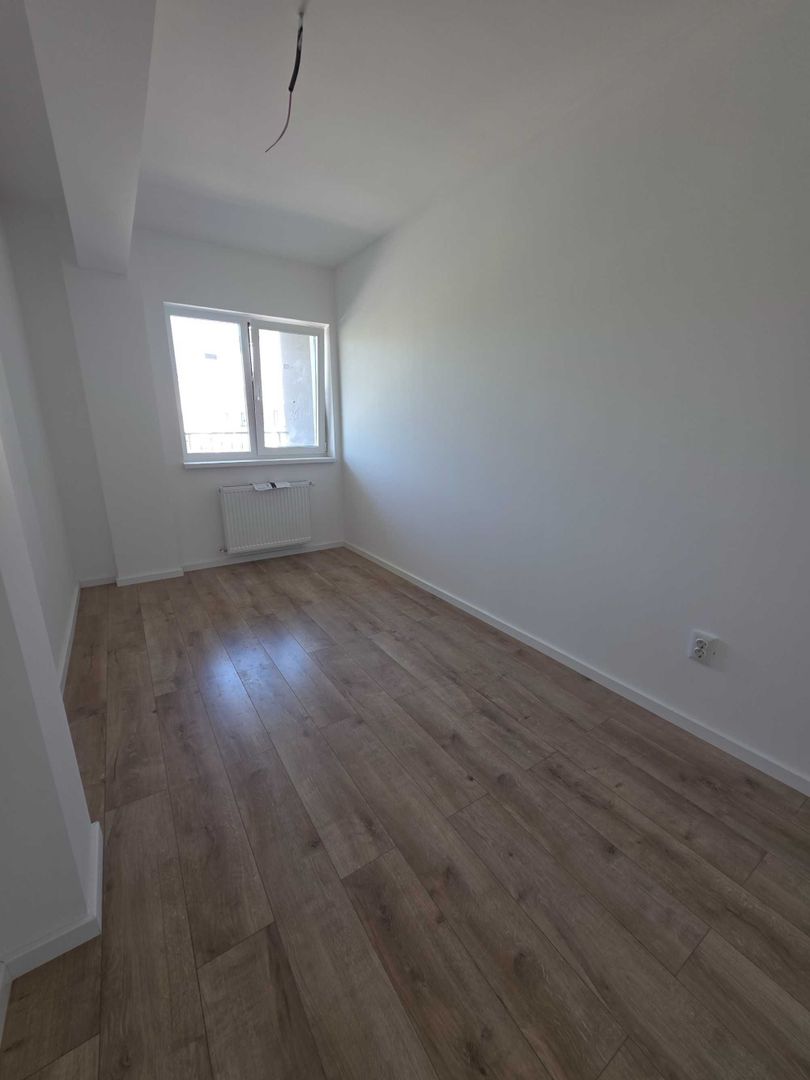 Apartament 2 camere, balcon, etaj intermediar, Terra - Poză 3