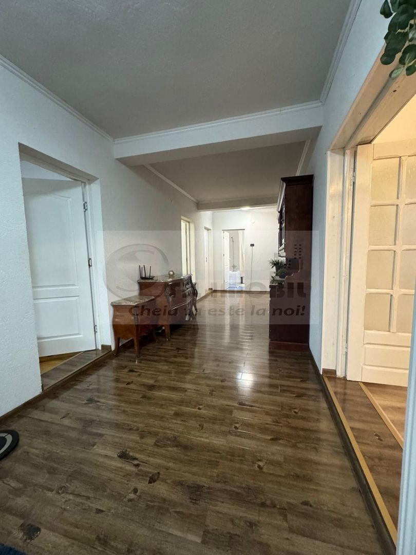 Vilă cu 4 camere moderne si curte - Copou - 1.100€/lună - Poză 12