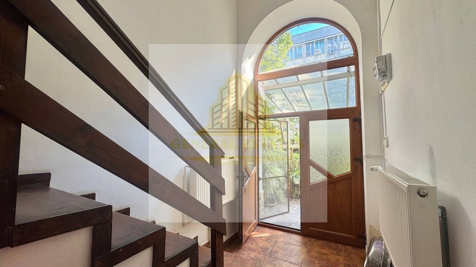 Spre Vânzare Proprietate remarcabilă cu 6 camere în inima Iașului ! - Poză 12