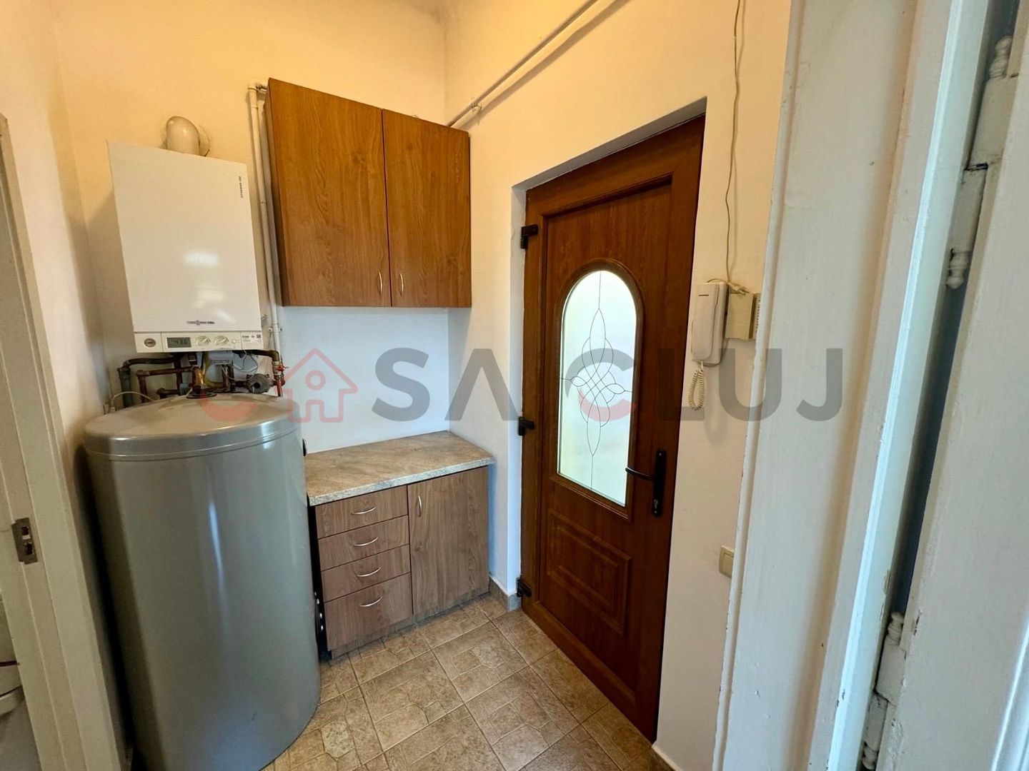 Apartament în vilă, zonă centrală, parcare - Poză 4