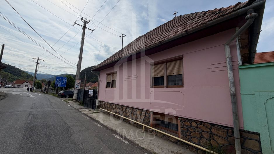 Casă de vânzare în centrul Rășinariului - COMISION 0% - Poză 2