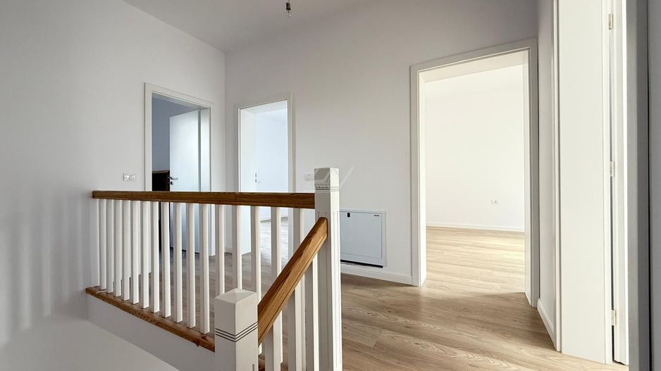 La asfalt. Pozitie excelenta. 3 dormitoare. Parcare. - Poză 9