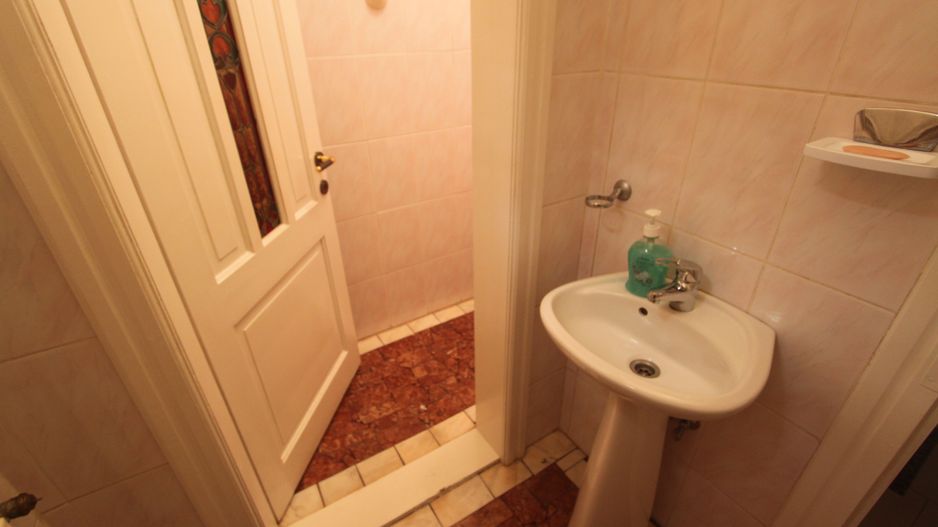 Casă / Vilă cu 8 camere de vânzare în zona Semicentral - Poză 31