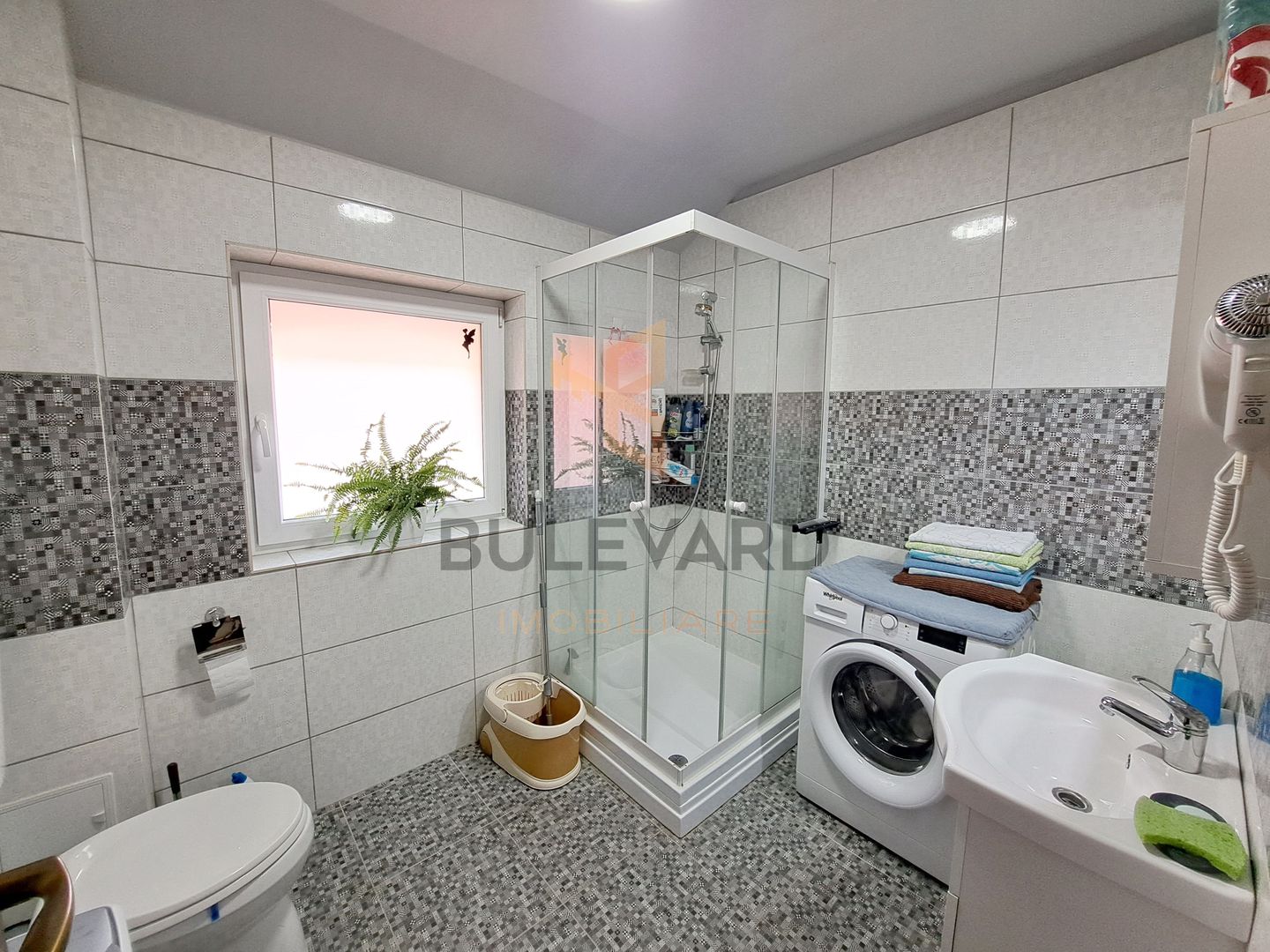 Comision 0! Casa 206 mp utili + pod 60 mp, 4 parcari, 304 mp teren - Poză 11