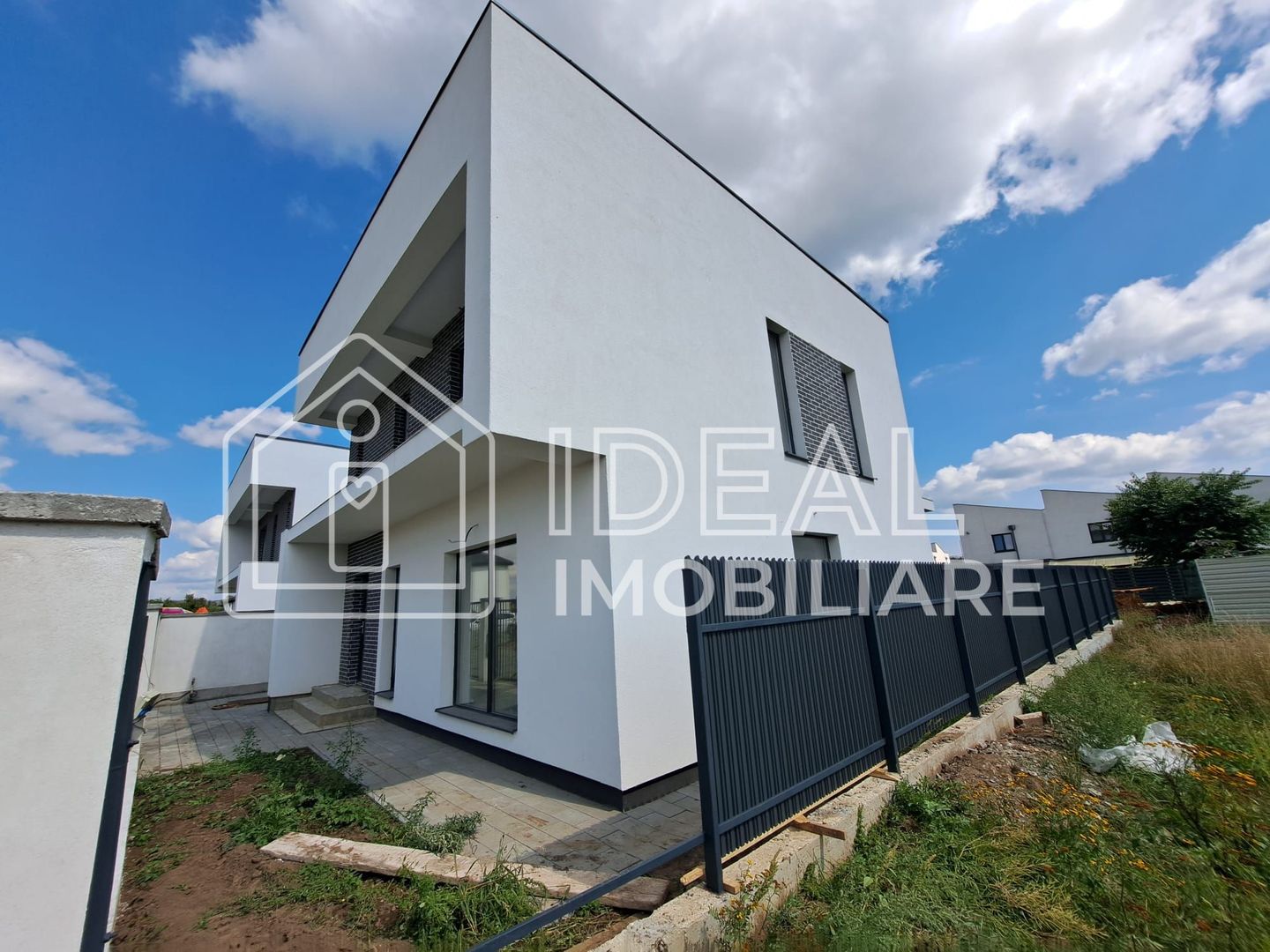 Casa Moderna cu 4 camere si garaj, in zona Trifoiului - Poză 2