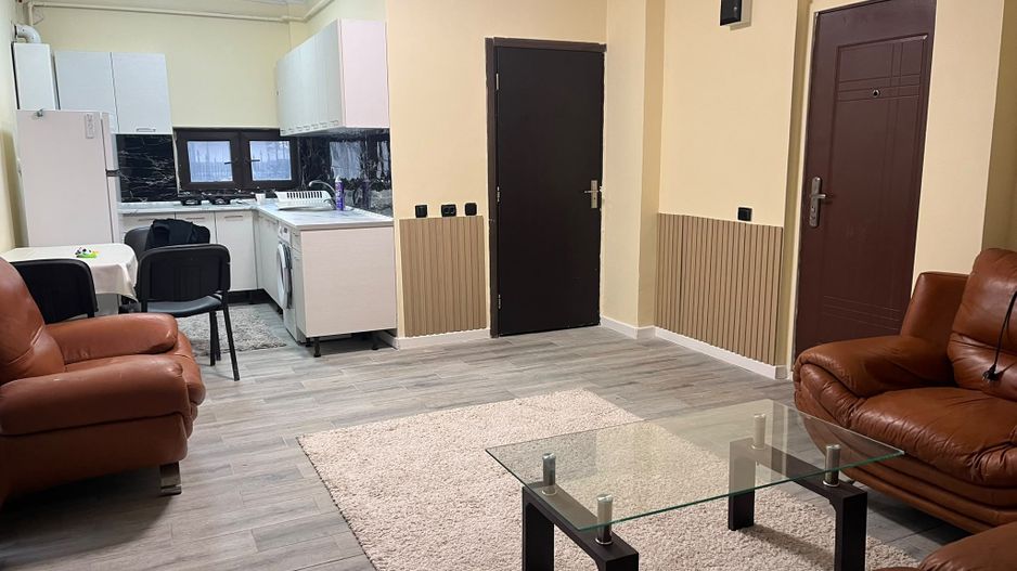 Apartament 2 camere, de inchiriat+ loc de parcare si terasa in curte - Poză 2