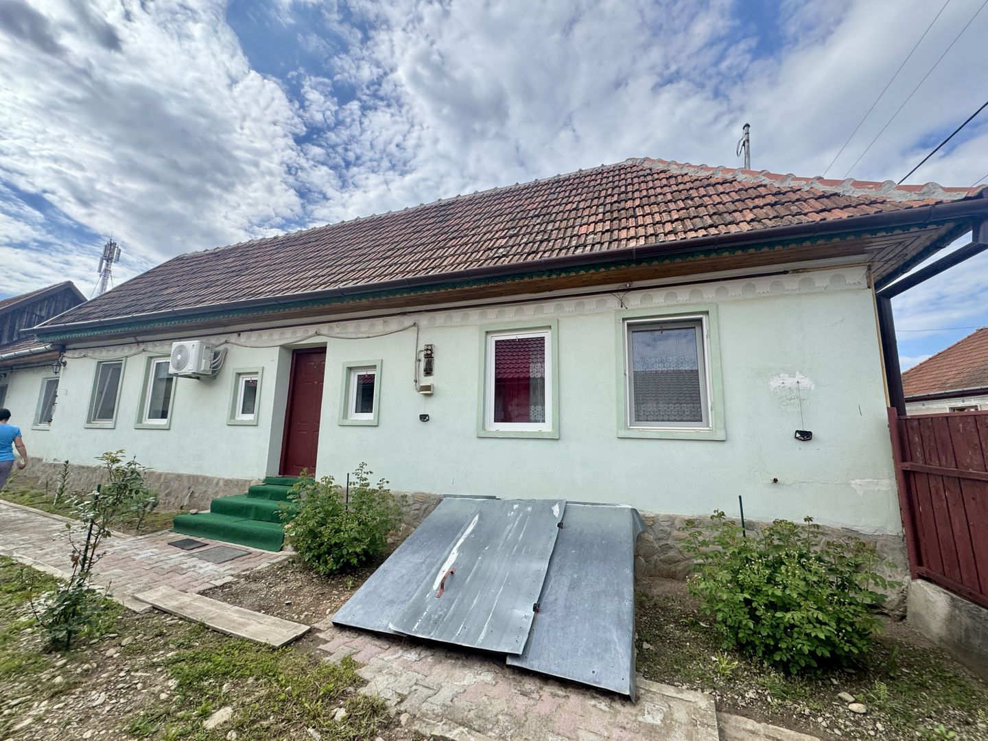 Casa individuala in Arpasu de Sus, teren mare, partial renovata - Poză 23