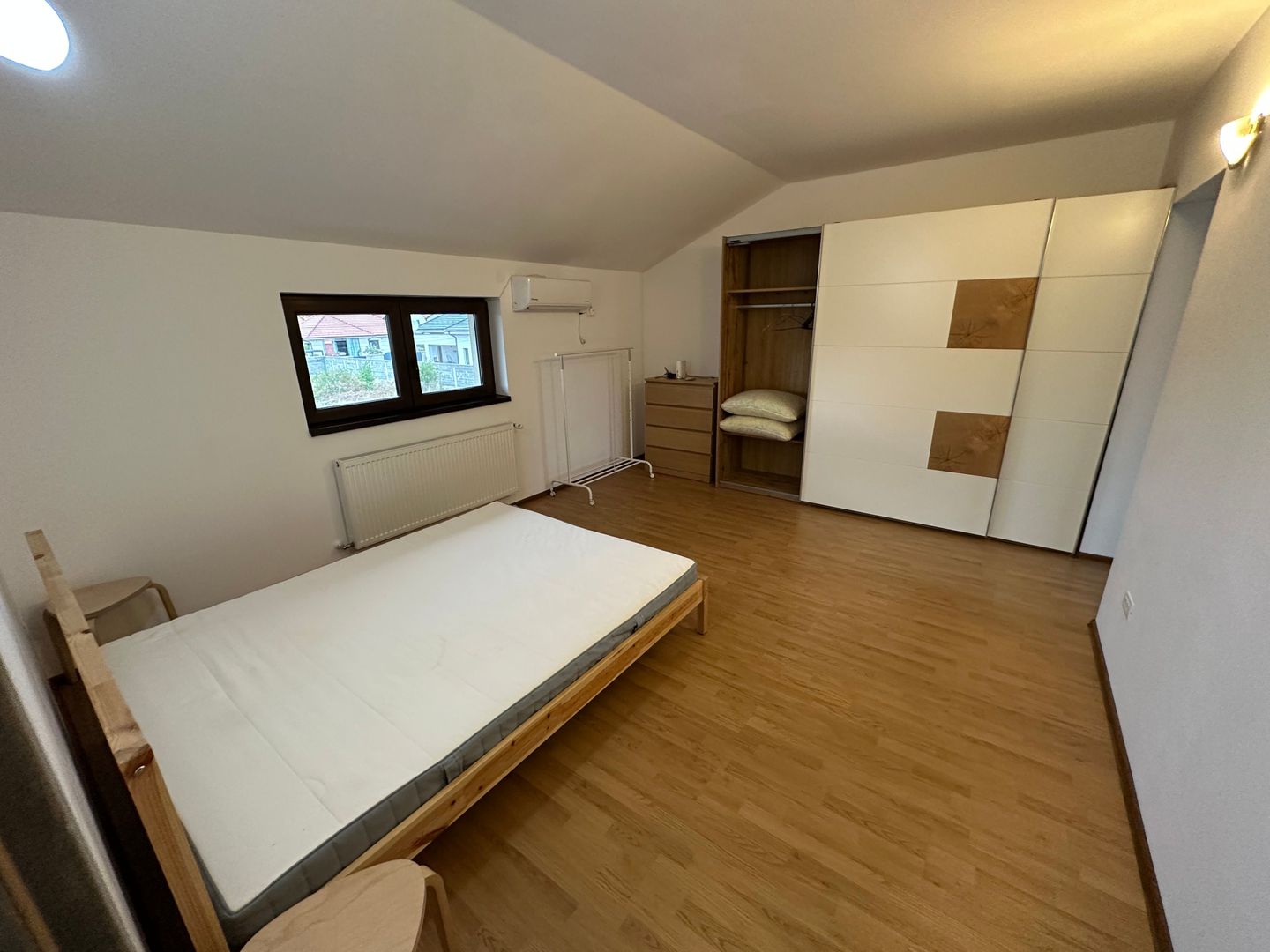 Casă / Vilă cu 4 camere de închiriat în zona Aradului - Poză 22