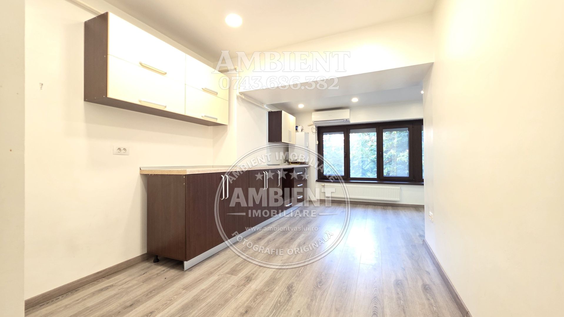 APARTAMENT DEOSEBIT – 1 CAMERĂ, ULTRACENTRAL – BLOC COREVAS VASLUI; - Poză 8