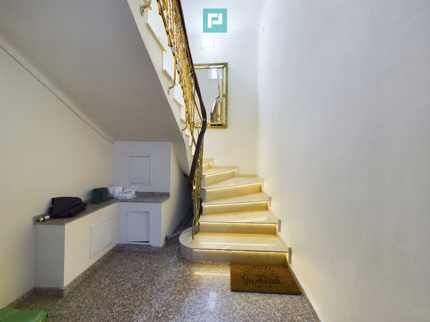 Apartament Central Renovat – Spațiu Generos la Piața Unirii - Poză 9