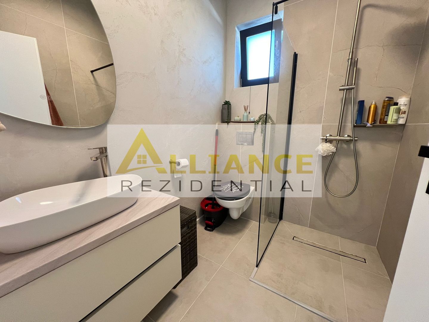 Casa individuala - 4 camere - 2 bai - la 5 min de RATB - Poză 21