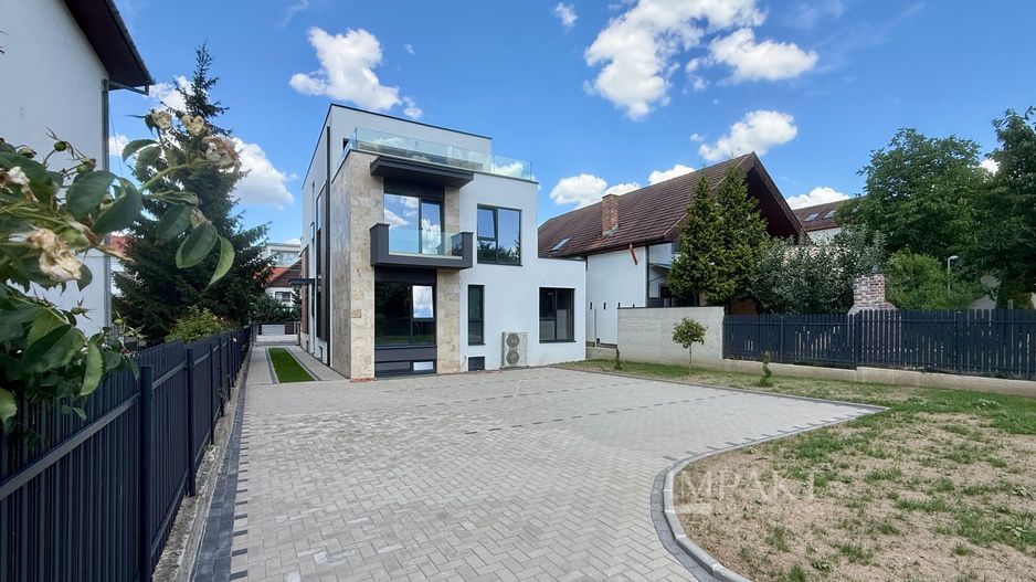 Apartament 4 camere cu terasa  într-o vilă boutique, Andrei Mureșanu! - Poză 1