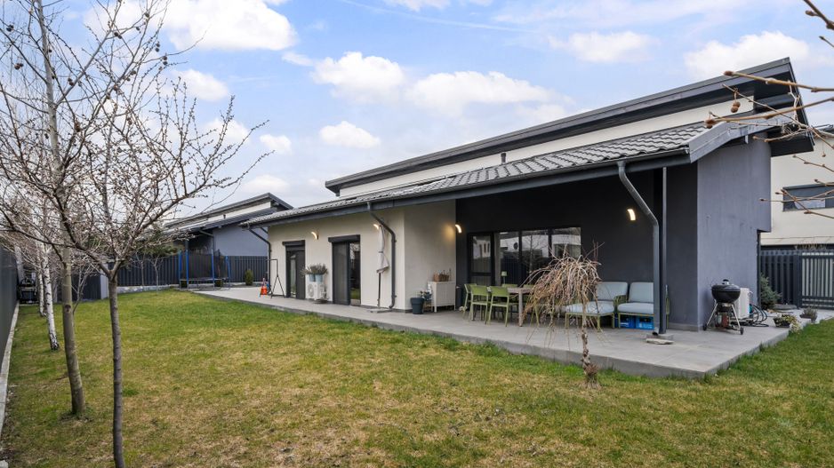 Vila pe parter cu 5 camere  | 655 mp teren | dotata cu panouri solare - Poză 1