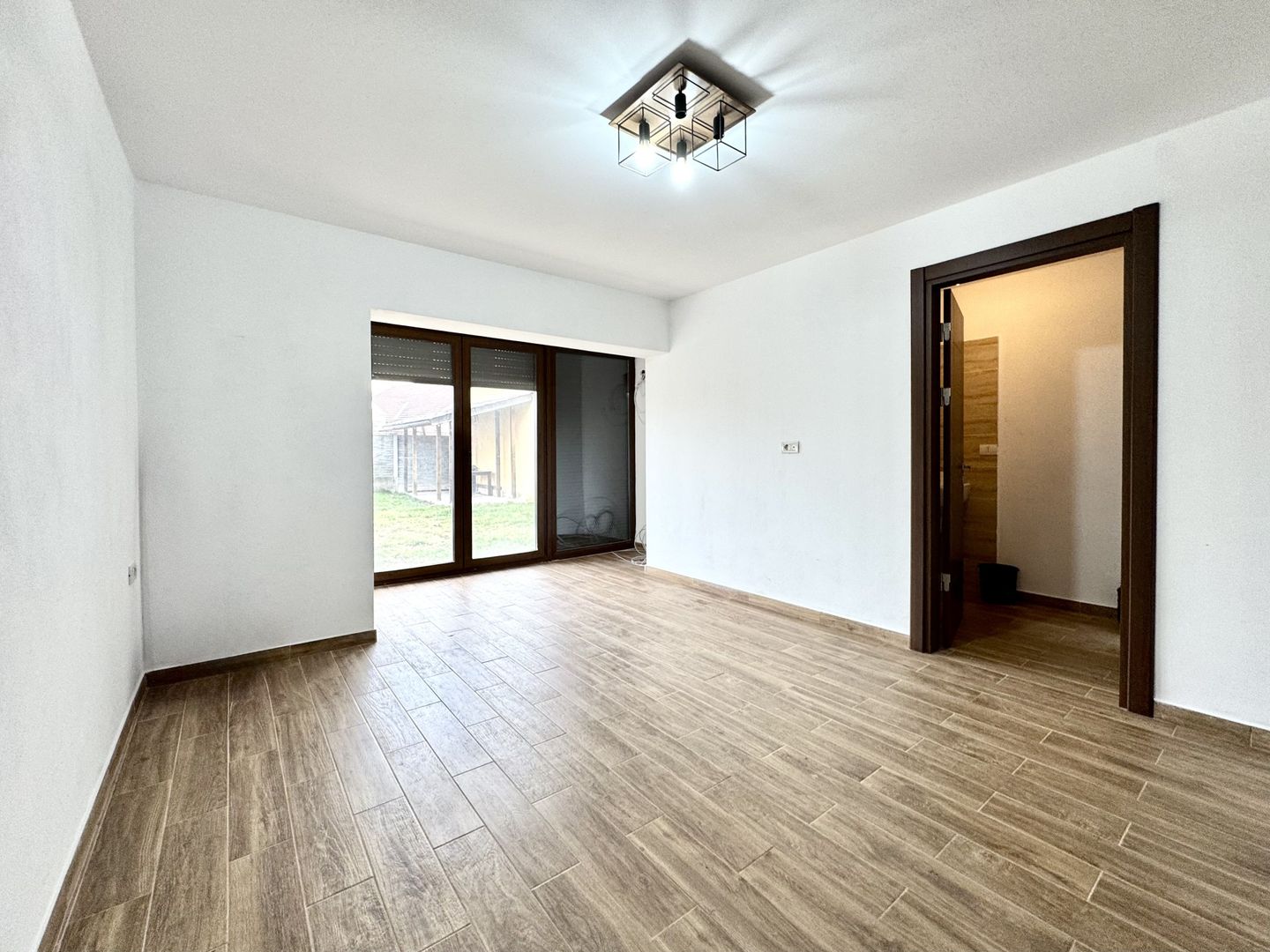 Duplex spațios, prima închiriere, in zona Lunei - Poză 2