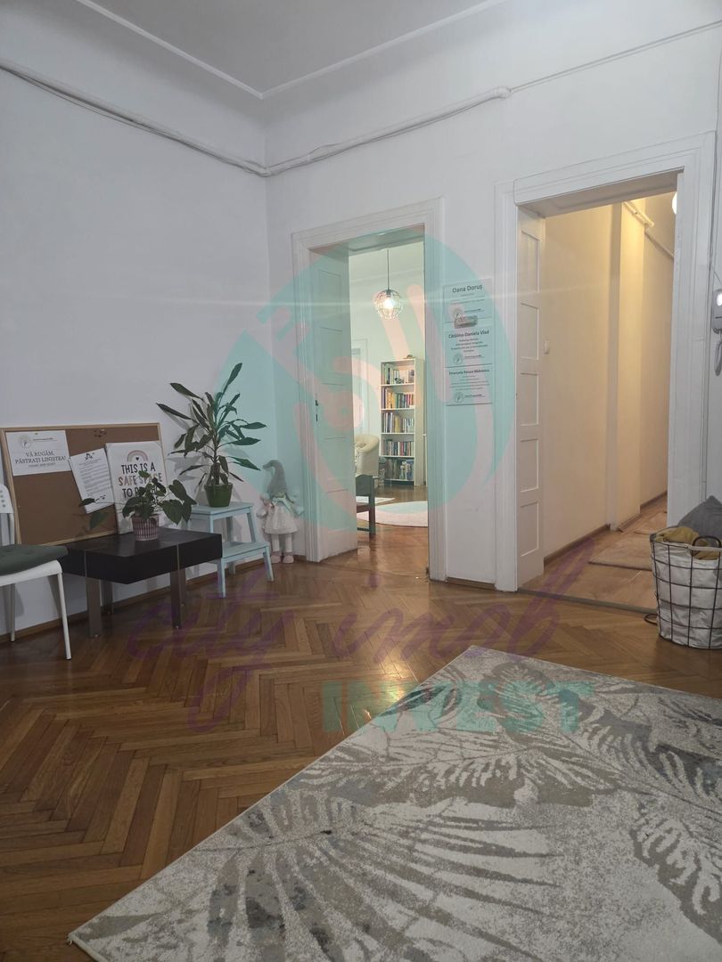 Spatiu, lumina si eleganta intr-un apartment interbelic - Poză 8