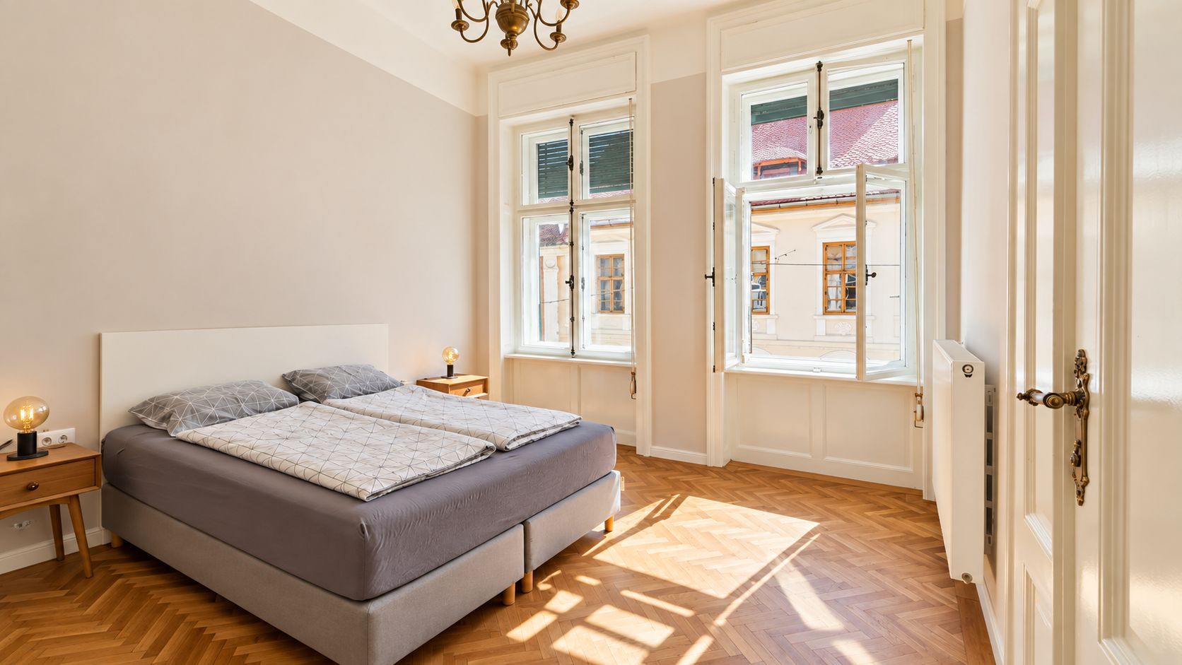 Apartament spectaculos de închiriat 4 camere 4 băi Centrul Istoric - Poză 21