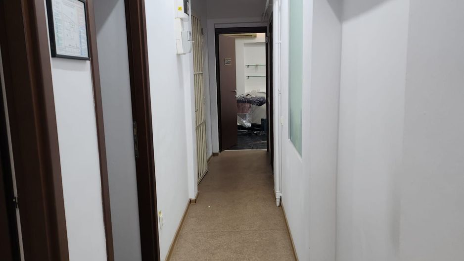 Spațiu versatil în vilă istorică + garaj de 30 mp - Poză 6