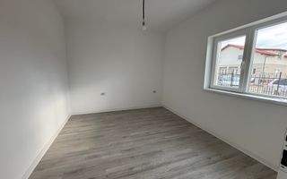 Casa individuala cu 4 camere in Mosnita Noua zona Castel - Poză 4