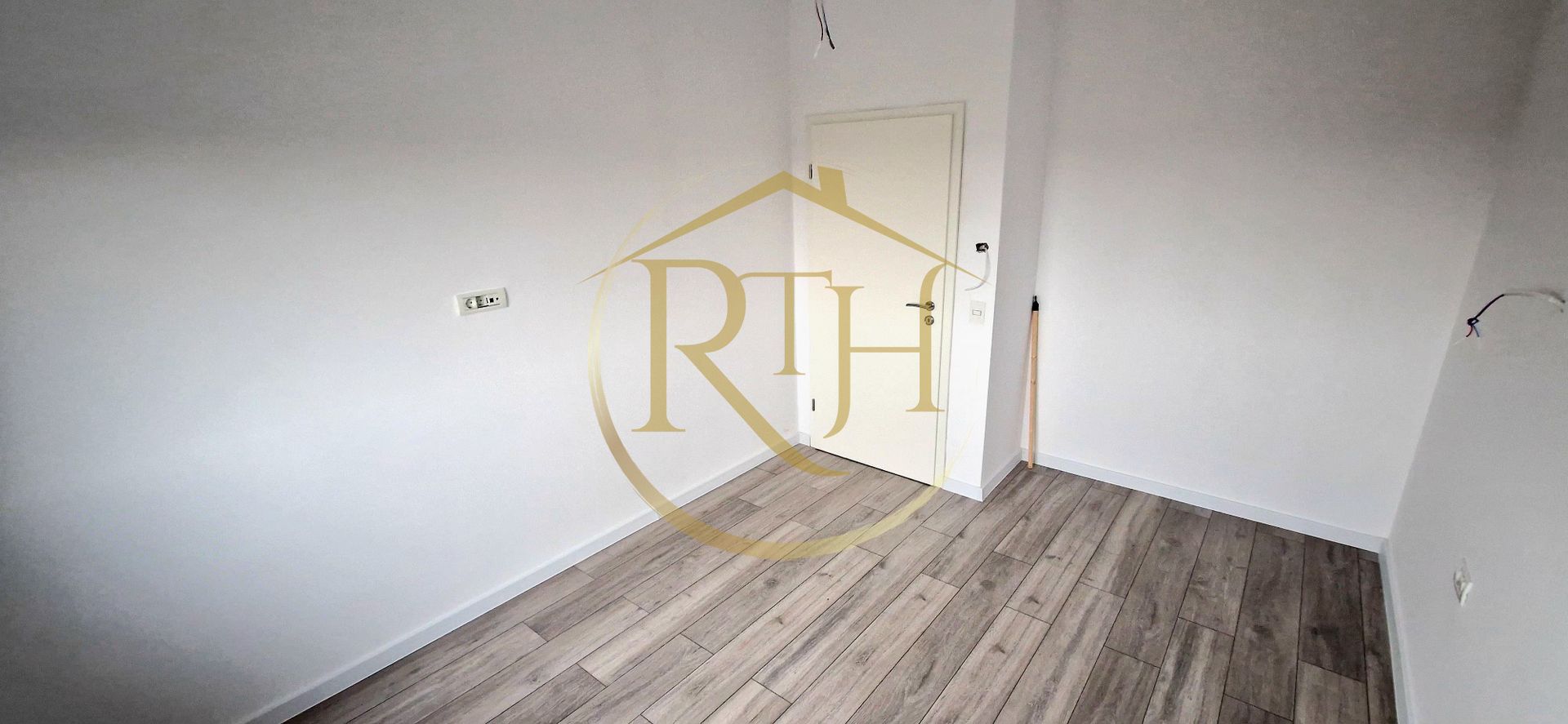 Duplex de vanzare cu 4 camere,2 bai,250 mp teren-Mosnita Veche zona Centrala. - Poză 11